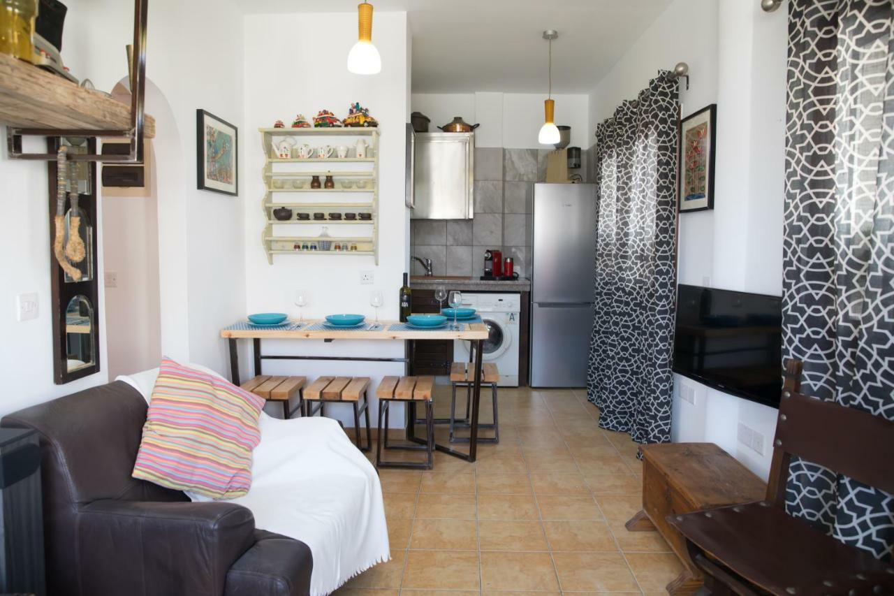 Mp Cozy Apartment Near The Sea Paphos Exterior photo